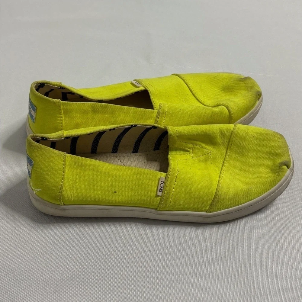 Girls size 3 toms shoes, #M1037